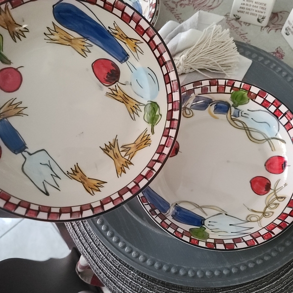 Tabletops pasta bowls with cheese bowl and dipping bowls - Picture 3 of 10